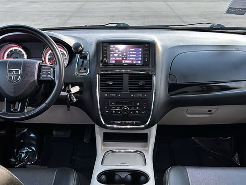 Used 2020 Dodge Grand Caravan SXT w/ Driver Convenience Group image 14