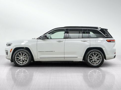 Used 2025 Jeep Grand Cherokee Summit w/ Luxury Tech Group V AWD/4WD image 2
