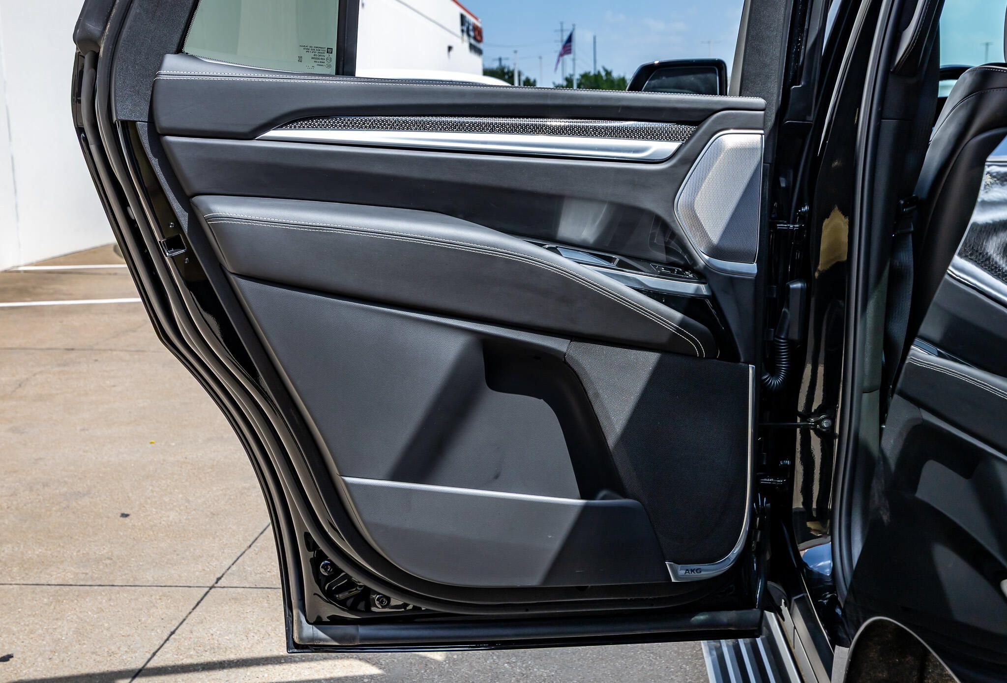 Used 2026 Cadillac Escalade V w/ LPO, ONYX Package AWD/4WD image 37