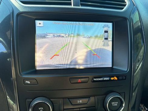 Used 2019 Ford Explorer XLT w/ Equipment Group 202A AWD/4WD image 23