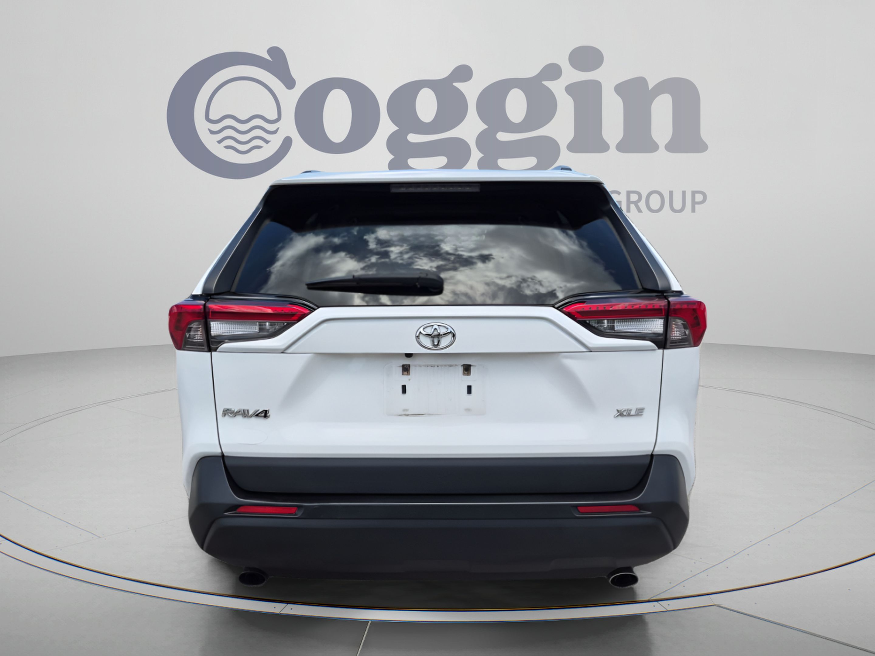 Used 2019 Toyota RAV4 XLE Premium FWD image 5