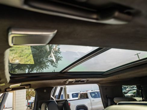 Used 2025 Cadillac Escalade V AWD/4WD image 24