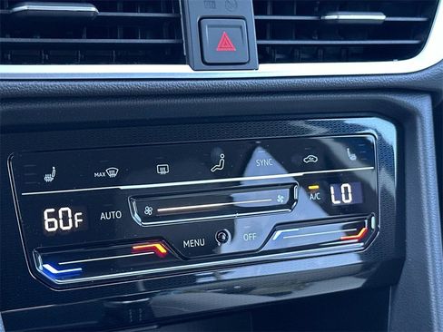 New 2025 Volkswagen Taos SE image 11