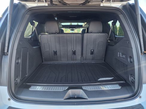 New 2026 Chevrolet Suburban High Country image 12