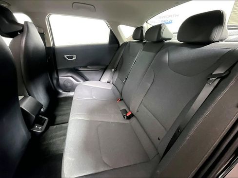 Used 2025 Kia K4 LXS image 21