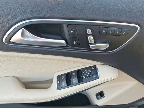 Used 2019 Mercedes-Benz GLA 250 4MATIC image 13