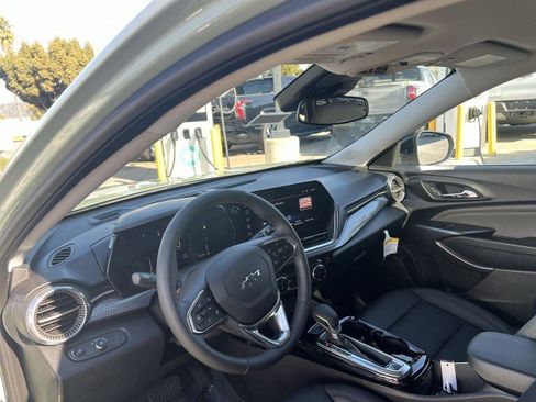 Used 2025 Chevrolet Trax ACTIV w/ Driver Confidence Package image 10