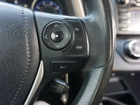Used 2018 Toyota RAV4 LE FWD image 16
