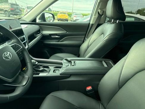 Used 2026 Toyota Grand Highlander AWD image 3