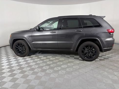 Used 2018 Jeep Grand Cherokee Altitude AWD/4WD image 4