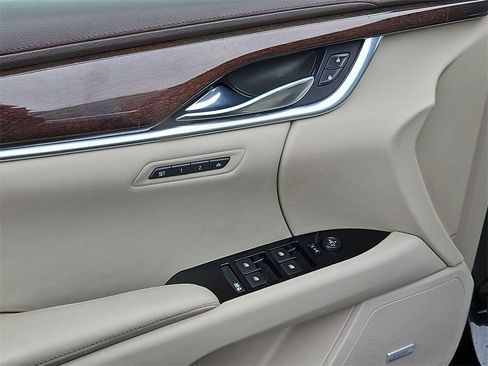 Used 2016 Cadillac XTS Luxury image 11