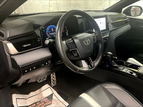 Used 2025 Toyota Camry SE image 8