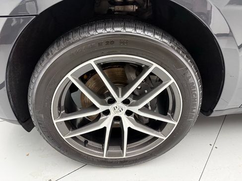 Used 2025 Porsche Macan AWD/4WD image 45