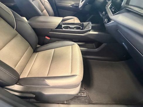 Used 2025 Chevrolet Equinox LT w/ Convenience Package II FWD image 45