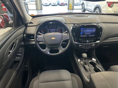 Used 2021 Chevrolet Traverse LT FWD image 2