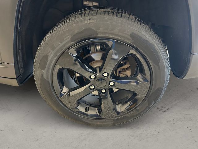 Used 2023 Jeep Grand Cherokee Altitude AWD/4WD image 14