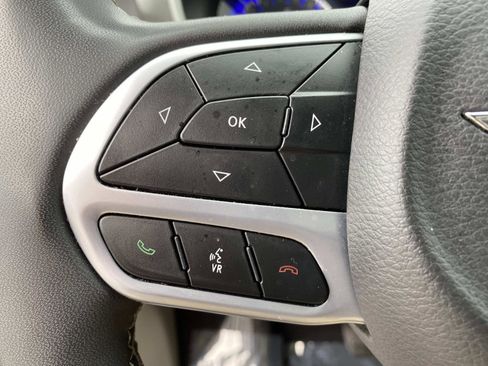 Used 2024 Chrysler Pacifica Touring-L FWD image 18