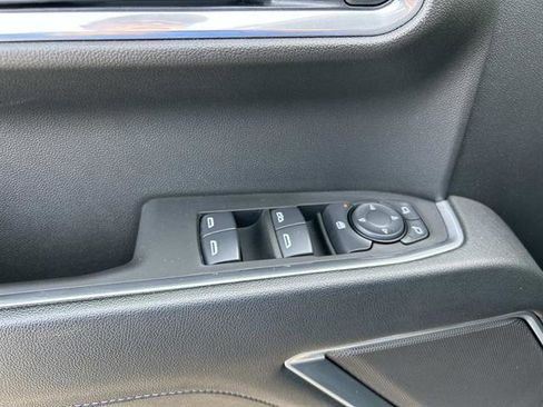 Used 2025 Chevrolet Silverado 1500 LT image 23
