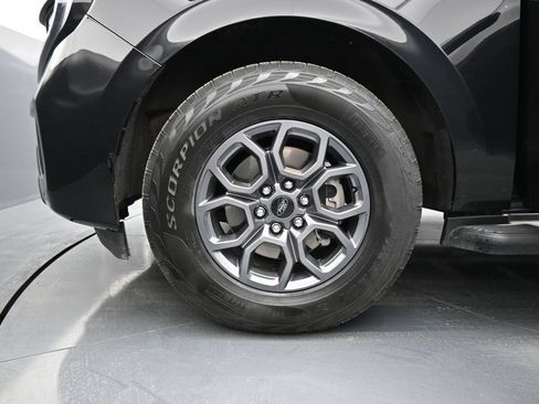 Used 2025 Ford Expedition Active AWD/4WD image 34