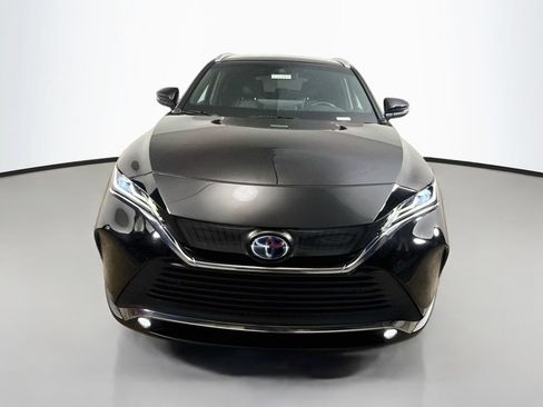 Certified 2024 Toyota Venza XLE AWD/4WD image 2