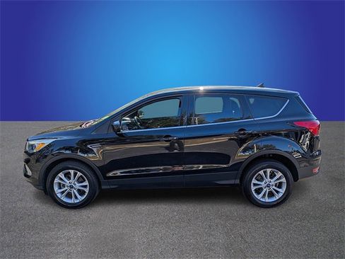 Used 2019 Ford Escape SE image 2