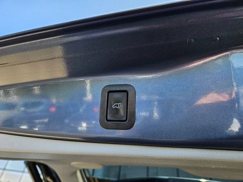 Used 2019 Toyota Highlander Limited AWD/4WD image 12