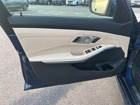 Used 2021 BMW 330i xDrive Sedan w/ Premium Package image 11