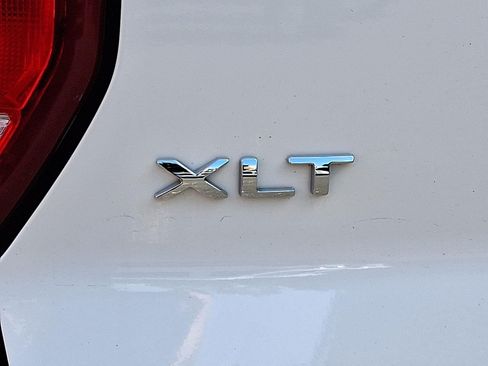 Used 2019 Ford Explorer XLT w/ Equipment Group 202A AWD/4WD image 29