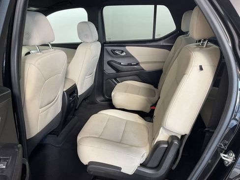 Used 2022 Chevrolet Traverse LT FWD image 21