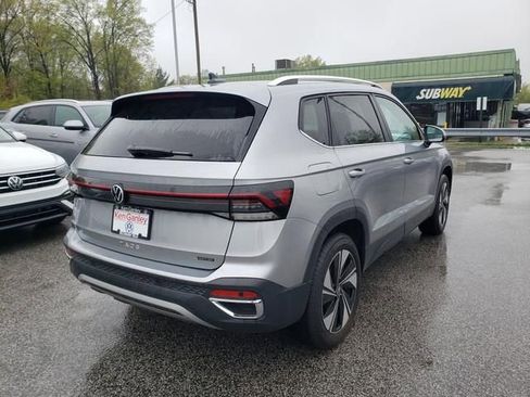 New 2025 Volkswagen Taos SE AWD/4WD image 4