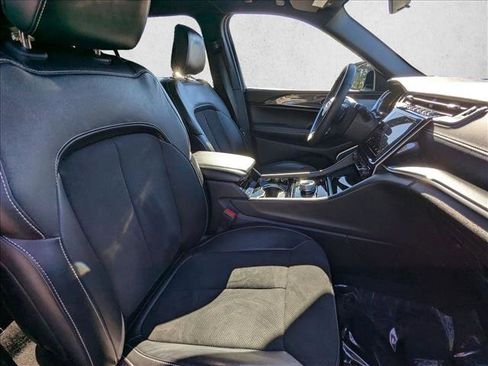 Used 2022 Jeep Grand Cherokee L Laredo image 21