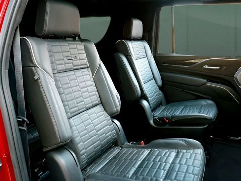 Used 2023 Cadillac Escalade ESV V AWD/4WD image 24