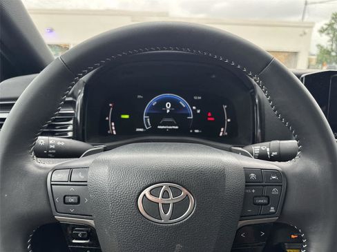 Used 2025 Toyota Camry SE AWD/4WD image 18