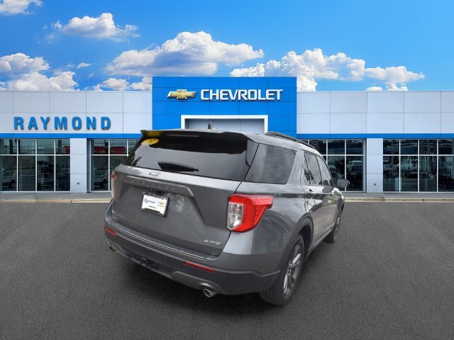 Used 2023 Ford Explorer XLT w/ Equipment Group 202A AWD/4WD image 4