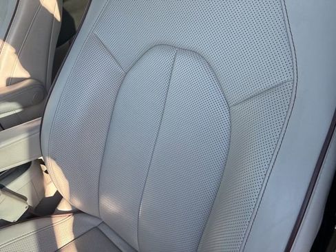 Used 2018 Chrysler Pacifica Limited w/ Tire & Wheel Group image 13