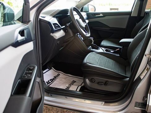 Used 2023 Volkswagen Taos SE image 10