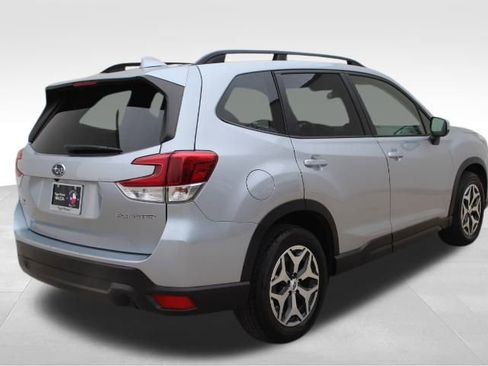 Used 2020 Subaru Forester Premium image 8
