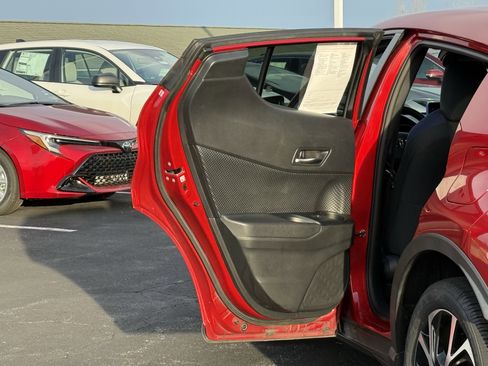 Used 2021 Toyota C-HR XLE image 18