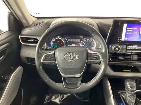 Used 2024 Toyota Highlander XLE image 12