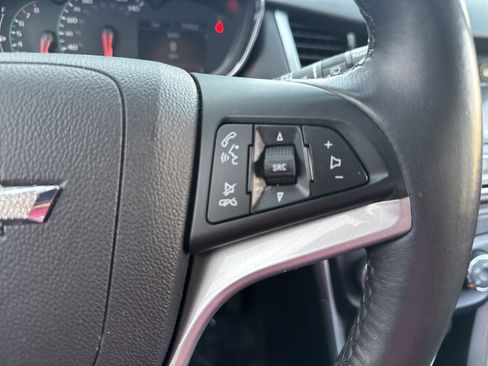 Used 2019 Chevrolet Trax LT w/ LT Convenience Package image 21