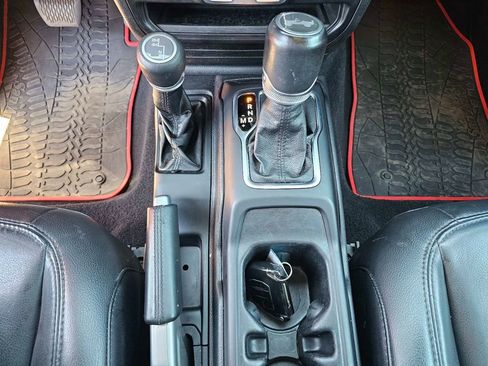 Used 2021 Jeep Wrangler Unlimited Sahara AWD/4WD image 26