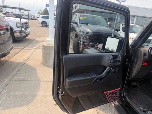 Used 2018 Jeep Wrangler Unlimited Rubicon AWD/4WD image 8