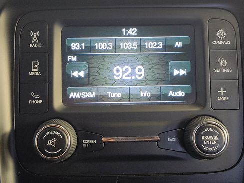 Used 2018 Jeep Cherokee Latitude w/ Altitude Package image 25