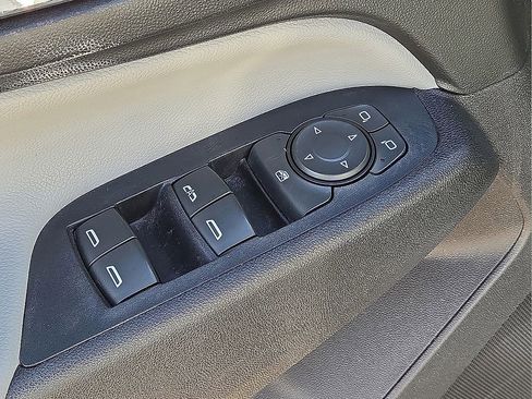 Used 2019 Chevrolet Equinox LS w/ LS Convenience Package image 21