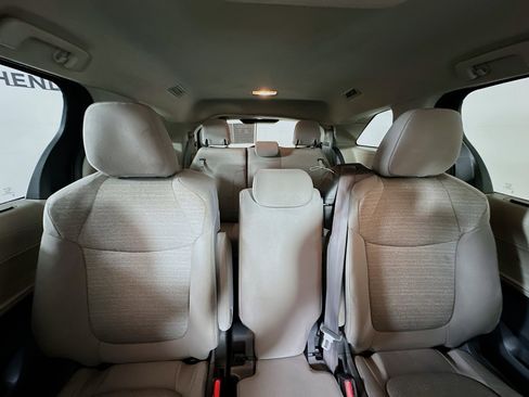 Used 2021 Toyota Sienna LE image 30