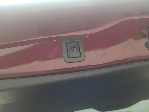 Used 2018 Toyota Highlander XLE AWD/4WD image 19