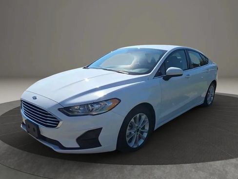 Used 2020 Ford Fusion SE FWD image 3