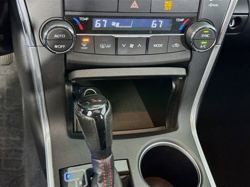 Used 2015 Toyota Camry XSE image 22