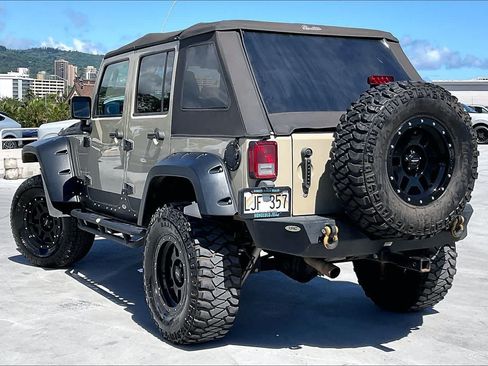 Used 2018 Jeep Wrangler Unlimited Sahara AWD/4WD image 4