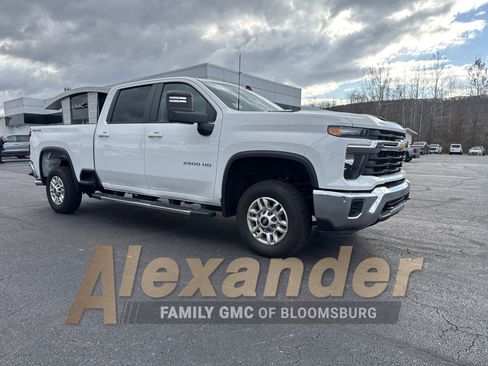 Used 2024 Chevrolet Silverado 2500 LT image 1
